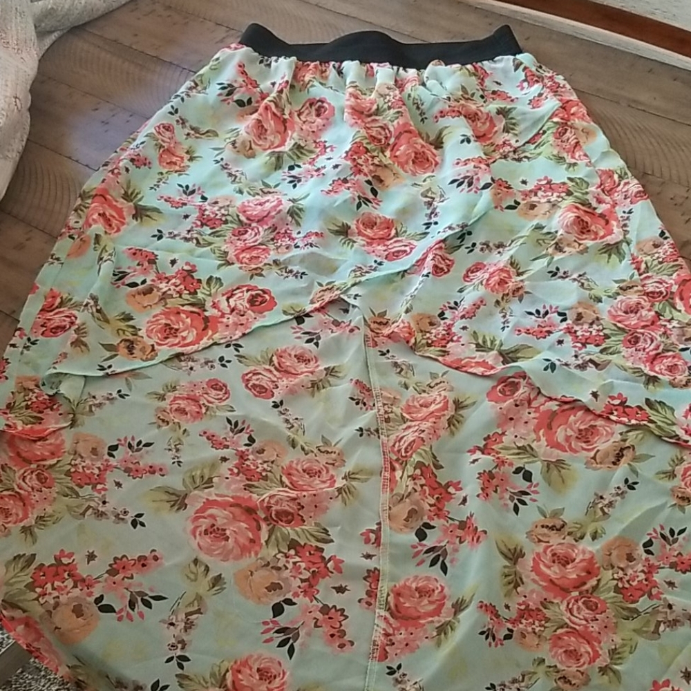 Lemon drop high-low skirt.